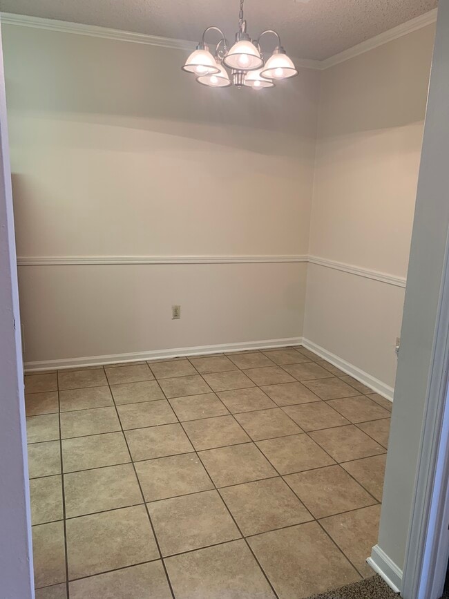 Dining (150-C) - 150 Burgin Ave
