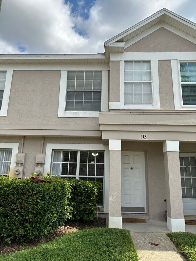 Foto principal - Beautiful Townhome in a gated community wi...