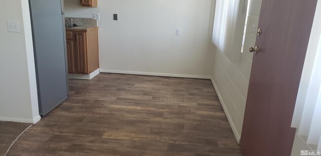 Foto del edificio - 565 Roberts St