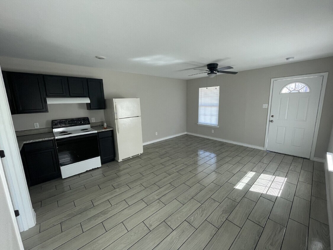 1322 Menefee Blvd Unit 3, San Antonio, TX 78237 Room for Rent in San