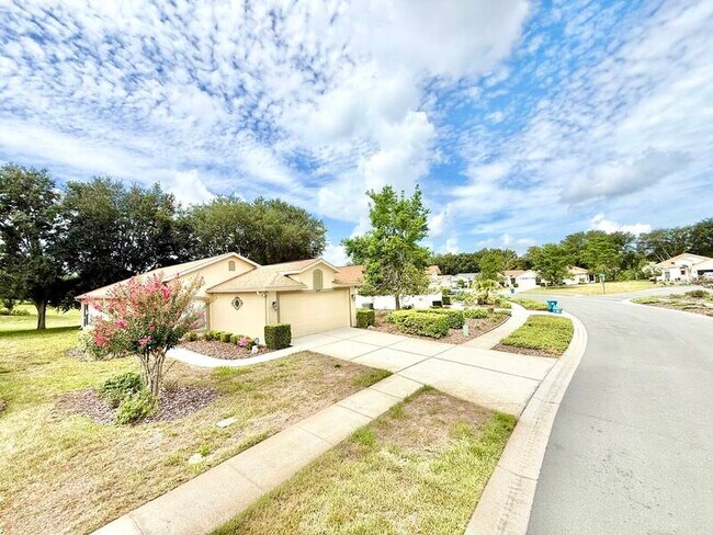 Building Photo - 240 Center Oak Cir