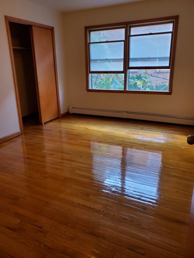 130 Temple Ter, Palisades Park, NJ 07650 Townhome Rentals in