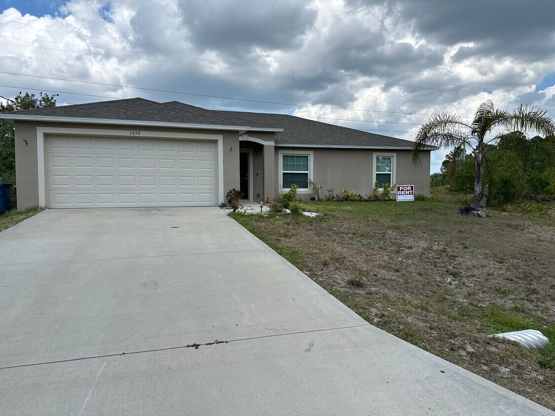 Primary Photo - 1459 Saxony Rd SW