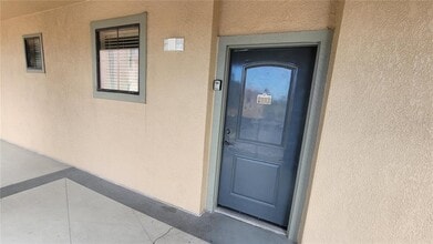 Building Photo - 914 Charo Pkwy