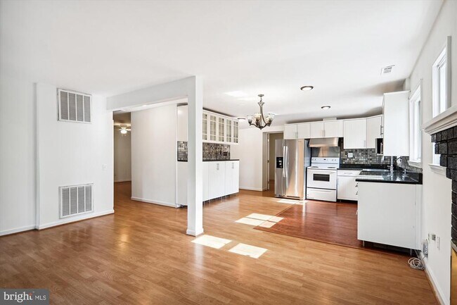 Building Photo - 7304 Arthur Dr