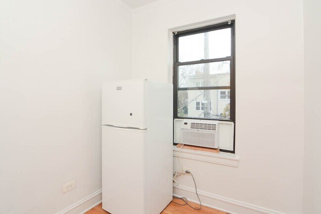 Foto del edificio - 4856 N Damen Ave