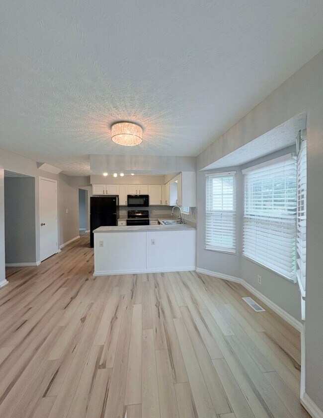 Foto del edificio - 4BR/2.5BA  | Newly Flooring | Garage | Gated back yard