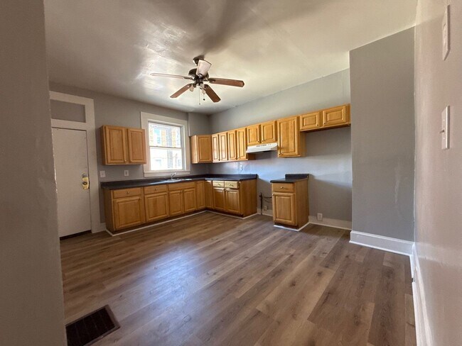 Foto del edificio - Three Bedroom Home In Baltimore With Park ...