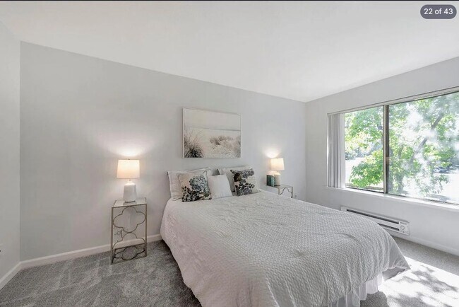 Foto del edificio - 1046 Yarwood Ct