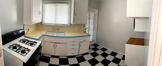 Kitchen - 4068 9th Ave