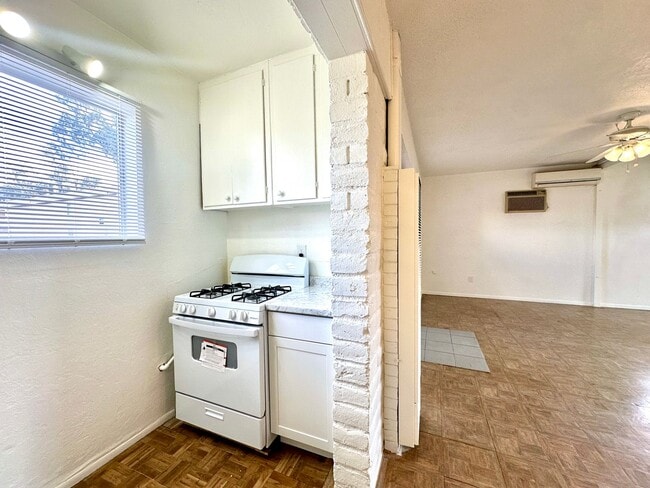 Building Photo - RogerRd237-243