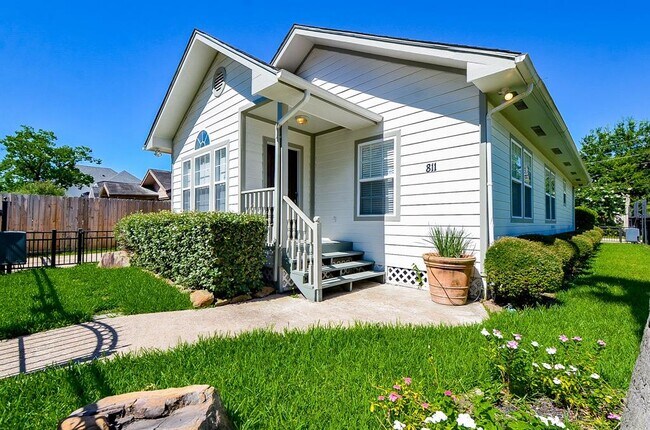 Building Photo - 811 Tabor St