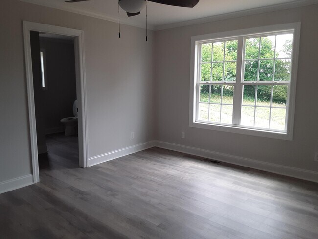 Building Photo - 128 Fiddlers Ct