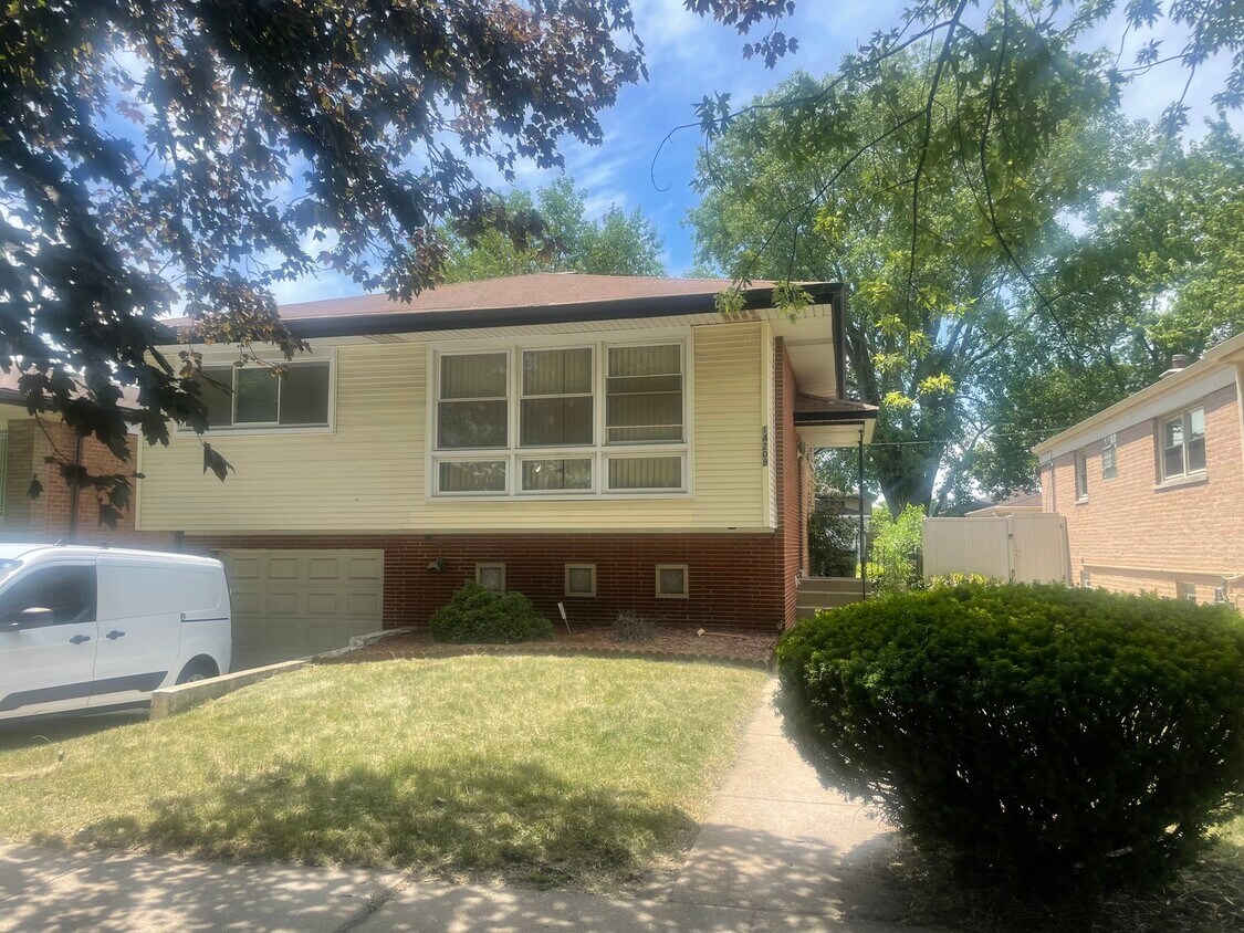 Primary Photo - 14208 Drexel Ave