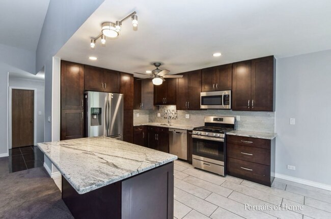 Foto del edificio - 1587 Stonehill Ct