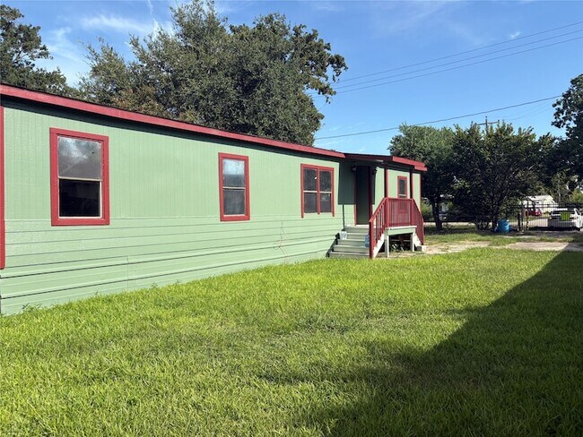 Foto del edificio - 16211 N Shore Dr
