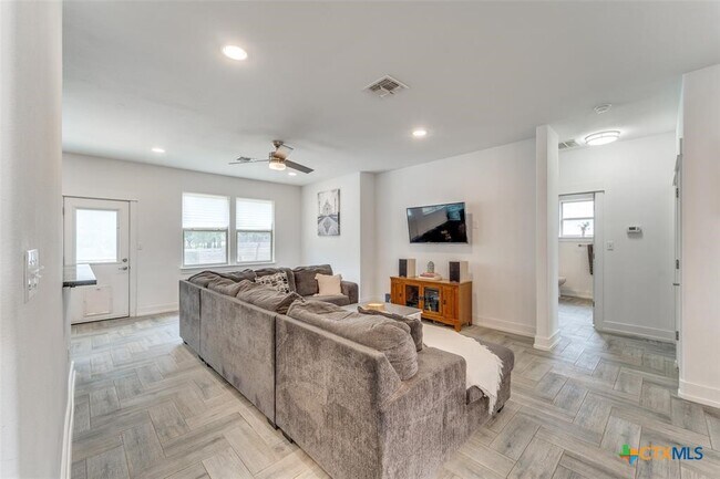 Foto del edificio - 59 Long Bow Ln