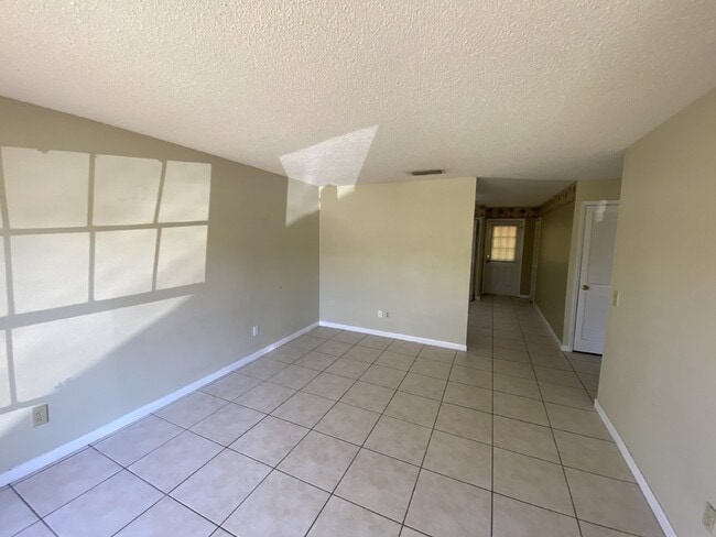 Building Photo - "Charming 2-Bedroom Home on Sunbright Driv...