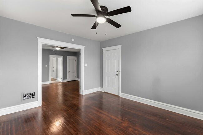 Foto del edificio - 4234 Dewey Ave