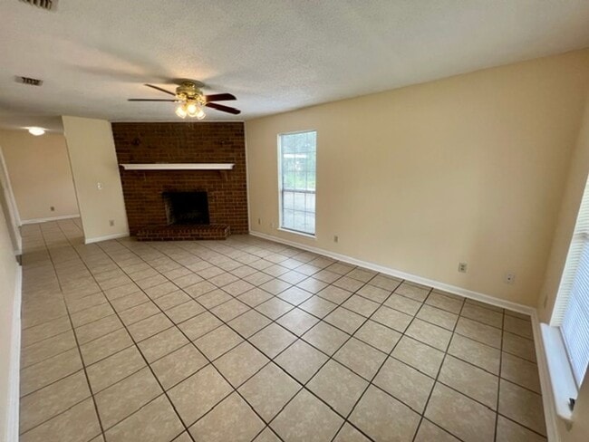 Building Photo - 3x2 Cottage Style Duplex, South Murfreesboro