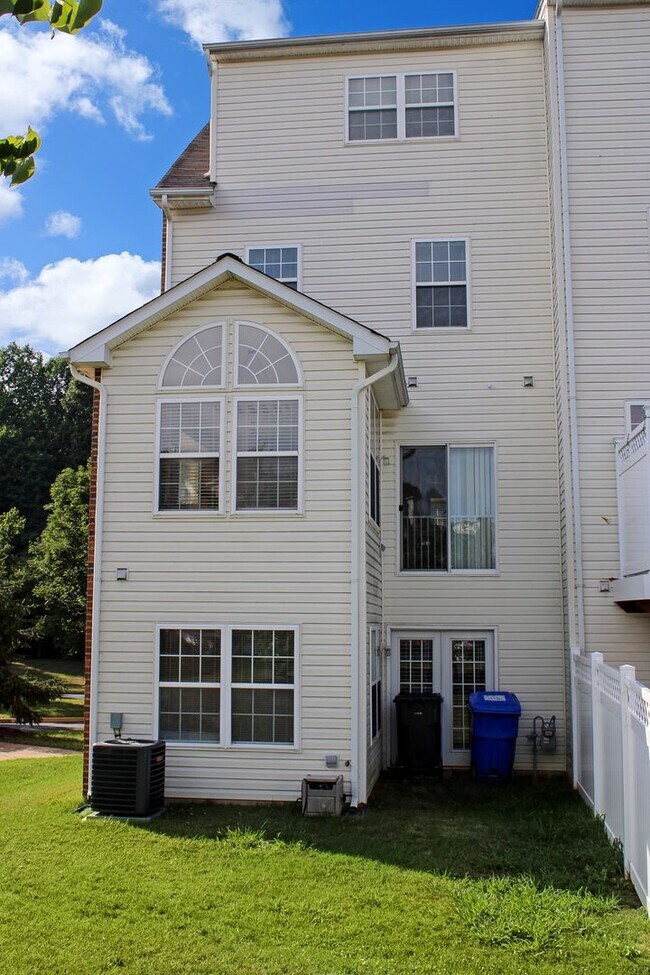 Zoned for North Point High School. Beautif... House Rental in Waldorf