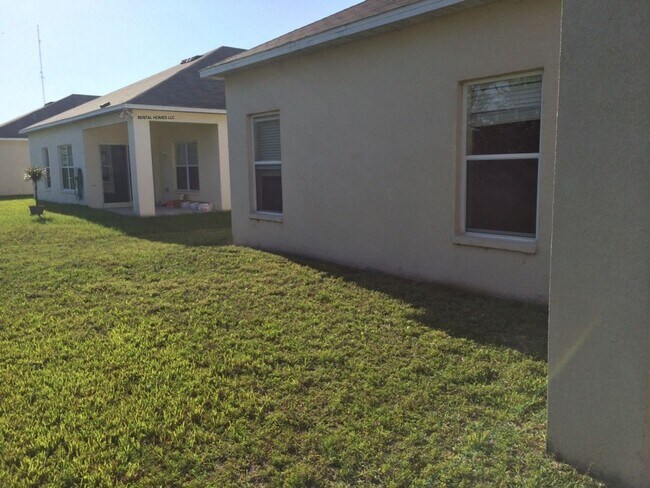 Building Photo - Three Bedrooms and a Bonus Room and 2 Bath...