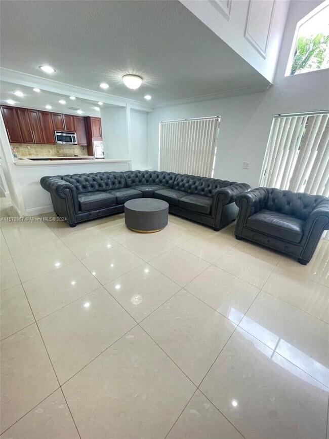 Foto del edificio - 4913 SW 35th TER