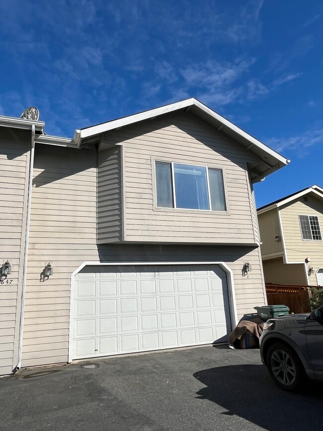 Building Photo - 8847 Lakehurst Dr