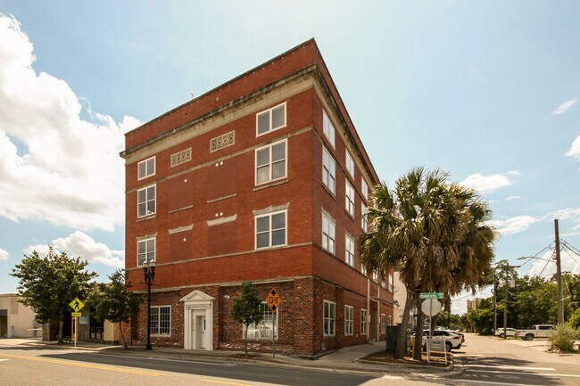 Foto del edificio - 1050 Hendricks Ave