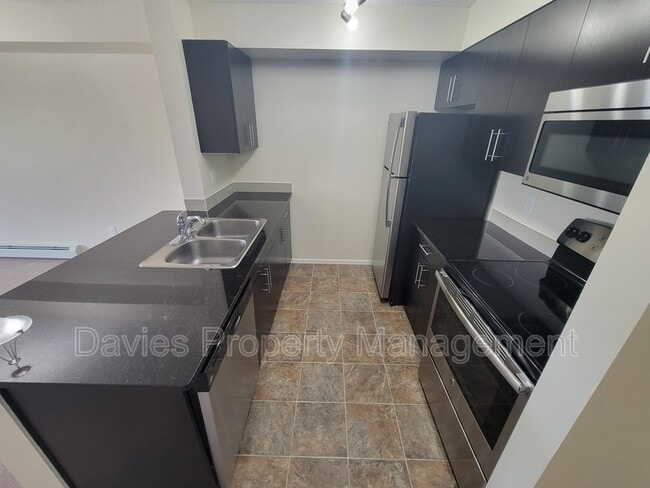 Building Photo - 25 Element Dr N