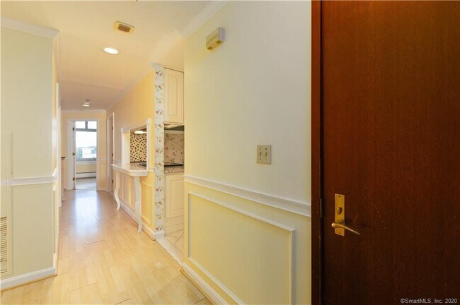 Building Photo - 235 E River Dr