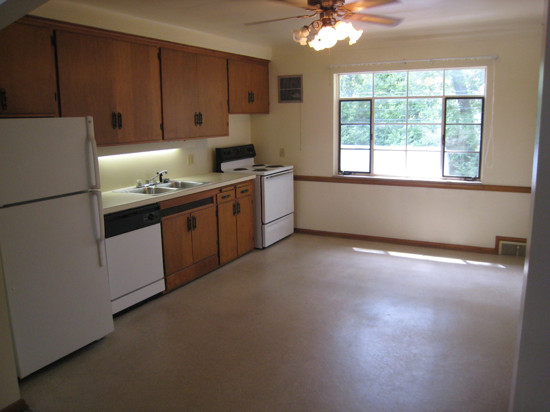 Primary Photo - 3713 Douglas Rd