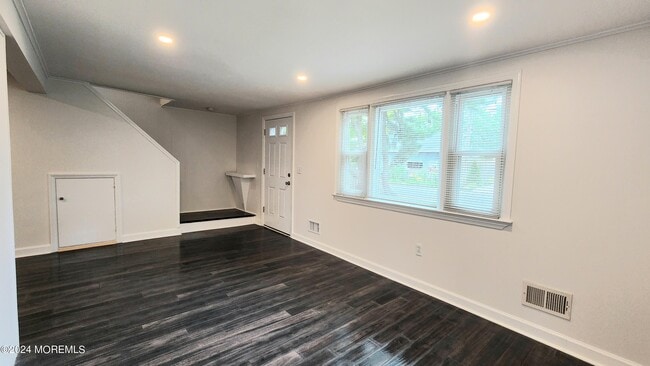 Building Photo - 1107 Benedict St