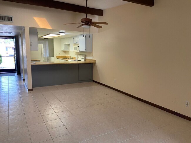 Foto del edificio - TOWNHOME - VILLAGE OF OAK CREEK