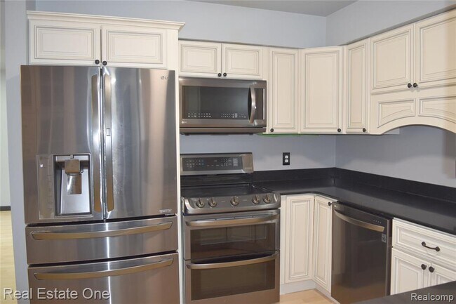 Foto del edificio - 460 Baldwin Ave