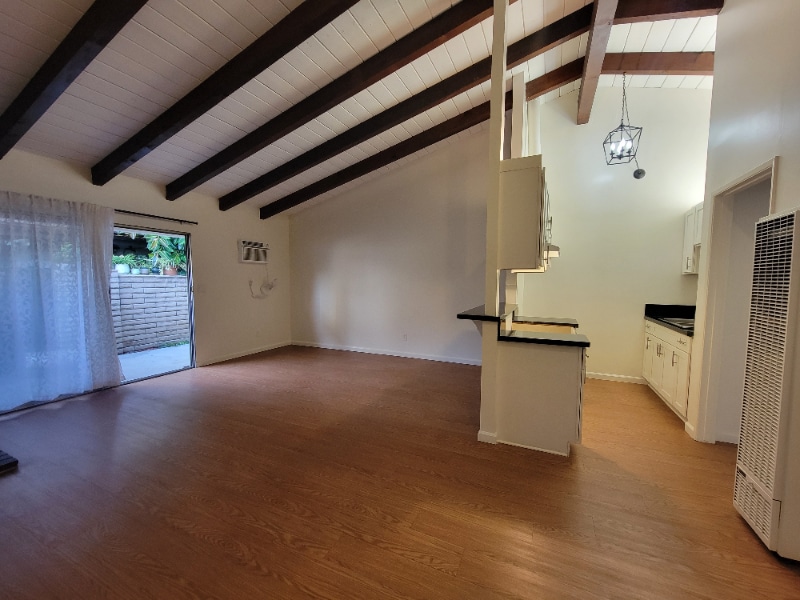 Foto principal - 7340 Ventura Canyon Ave