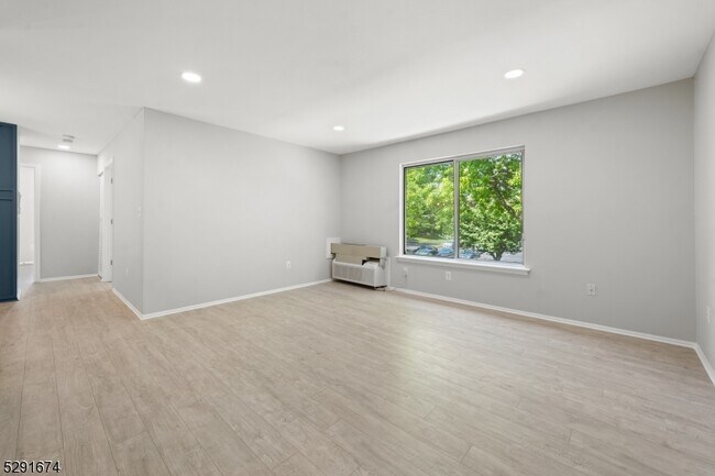 Building Photo - 32 Steeplechase Ct