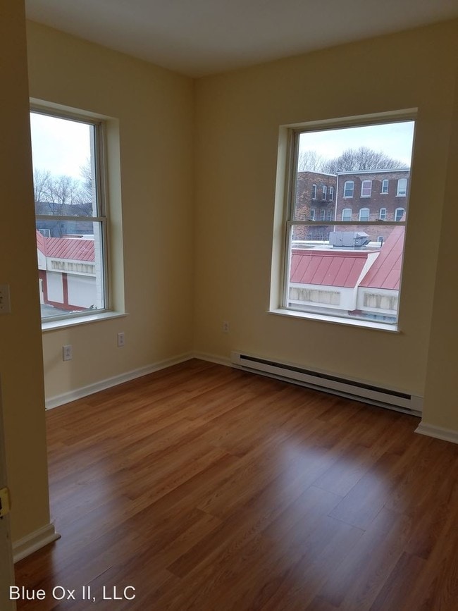 Building Photo - 644 North St