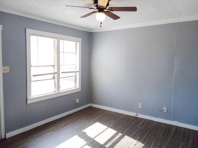 Building Photo - $0 First Month's Rent / $0 Deposit at Move-in
