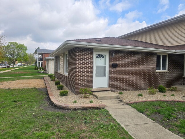 Building Photo - 10429 Austin Ave