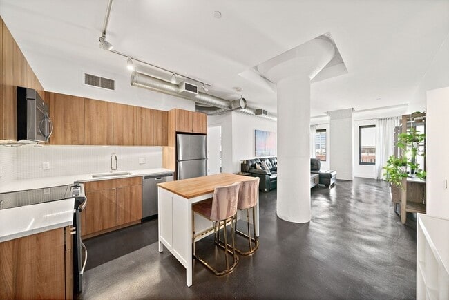 Building Photo - 9 Medford St