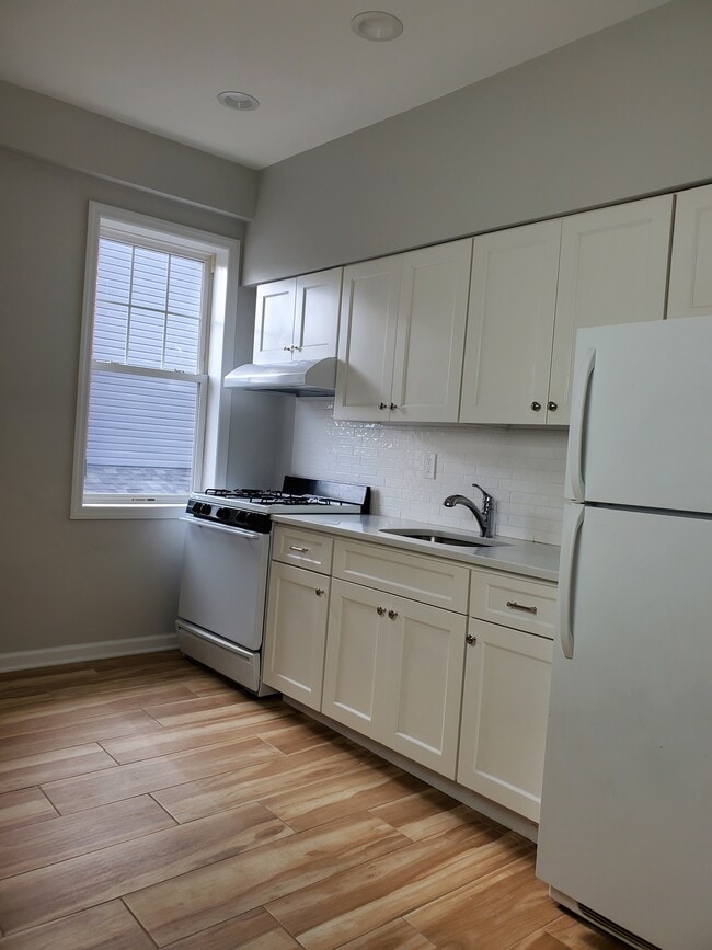 Building Photo - 43 S Adelaide Ave