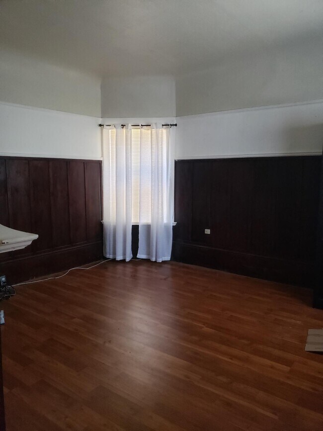 Apt 3 BR - 420 26th St