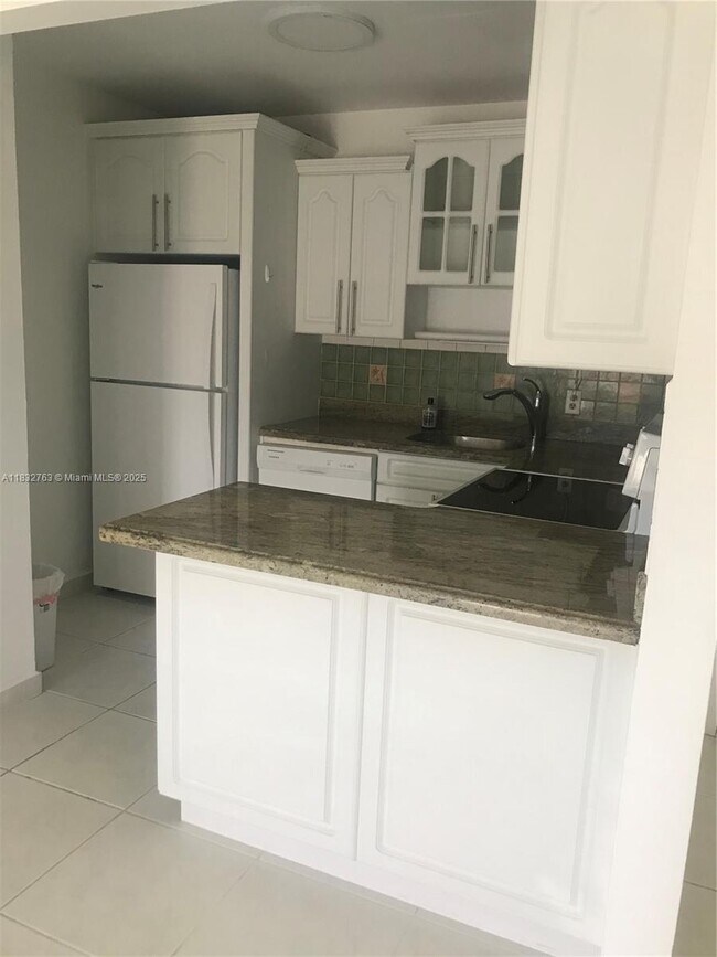 Foto del edificio - 3551 SW 9th Terrace