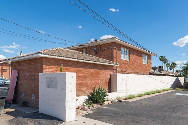 Building Photo - 1538 W McDowell Rd