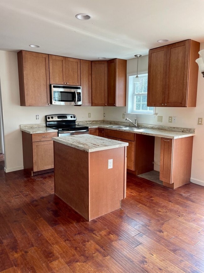 Building Photo - Single Family 4 Bed 3 Bath Home in LS School District
