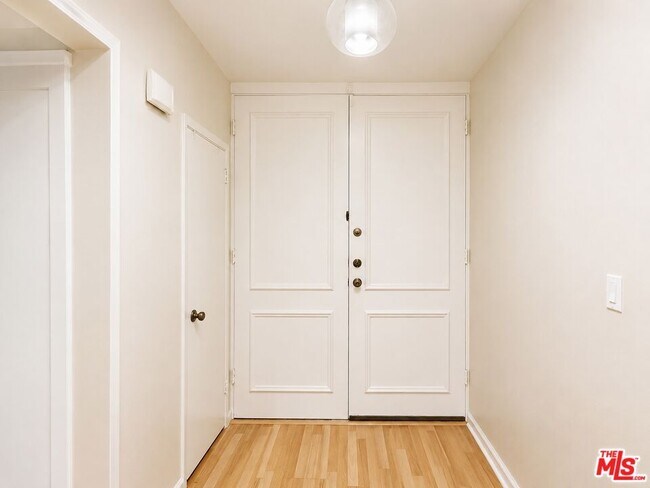 Foto del edificio - 5870 Green Valley Cir