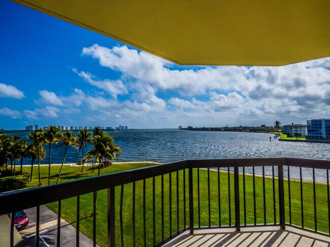 Foto del edificio - 115 Lakeshore Dr