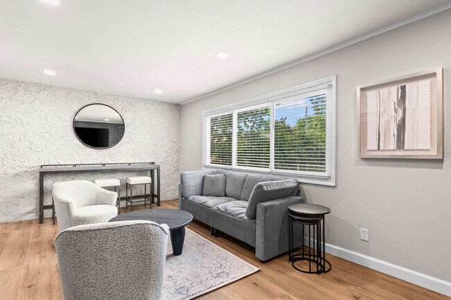 Foto del edificio - 2309 Cherry Hills Dr