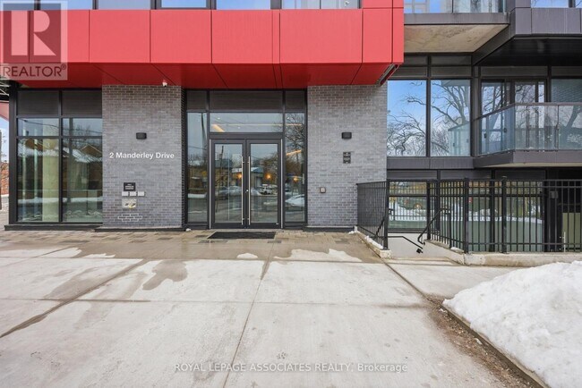 Photo du bâtiment - 2 Manderley Dr